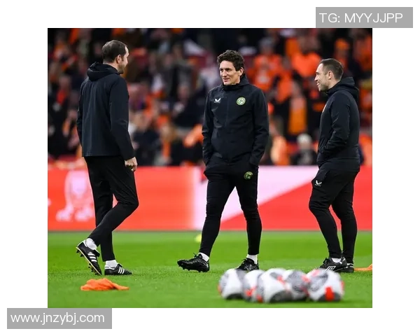 足球明星眼神中的恐惧与决心揭示了他们在赛场上的无畏精神与竞争本能